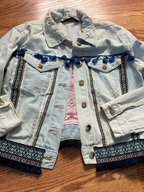 Denimland Light Wash Distressed Fringed Denim  Jacket   L